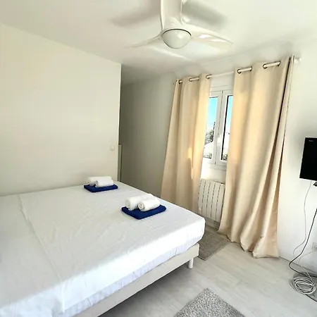 Villa - 8 Personnes - Piscine - Parking *